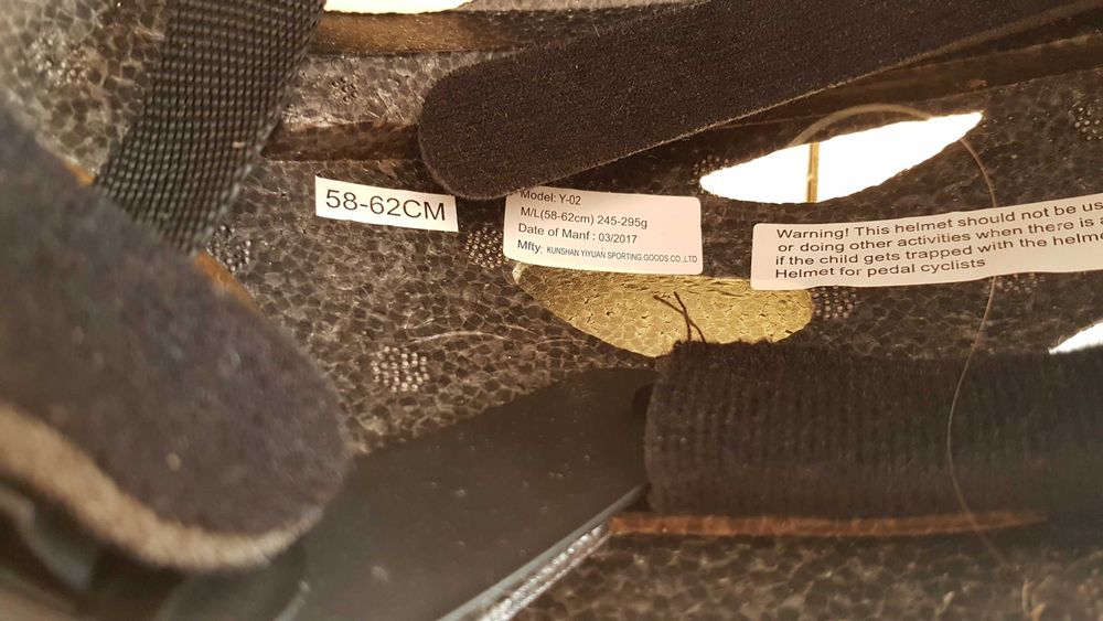 Продавам вело каски