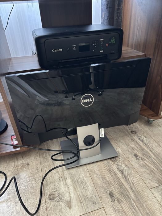 Vand Monitor DELL Full HD 24”, 60Hz