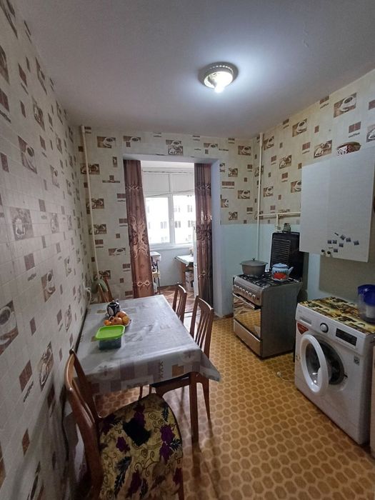 Продается трехкомнатная квартира в городе Навои