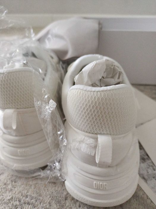 Продам жен кроссовки