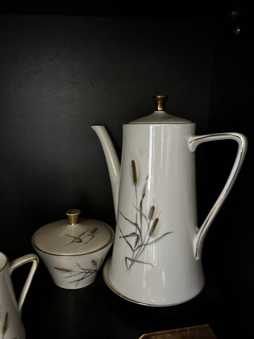 Порцеланов сервиз за кафе/чай – винтидж стил с фин златен кант