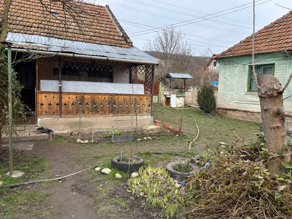 Vând casa în sat farcadin județ hunedoara