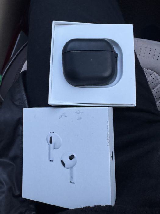 Продам AirPods 3 (эйрподсы)