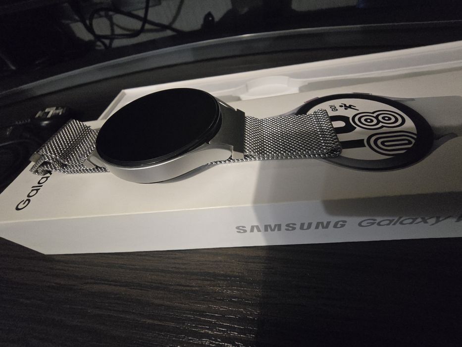 Продам Смарт-часы Samsung Galaxy Watch4 44mm