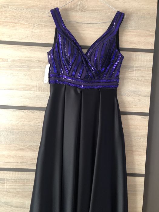 Vând rochițele din imagine