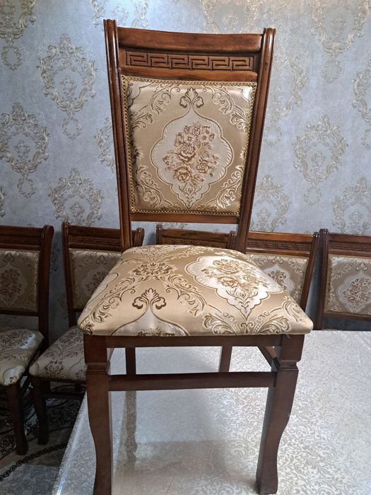 Стуллар 12 дона яхши холатда