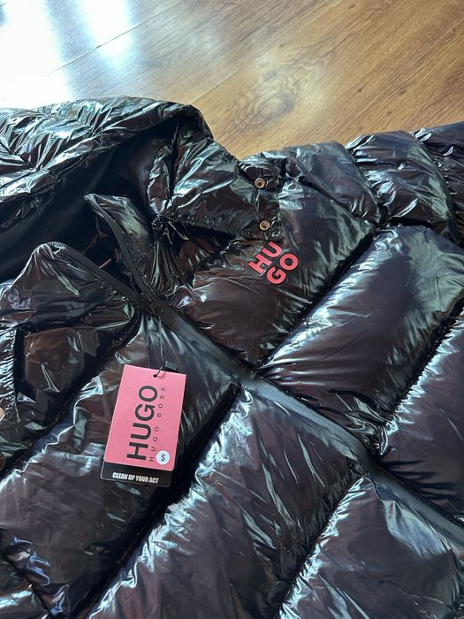 Мъжко,зимно яке HUGO Boss в черно с червено лого