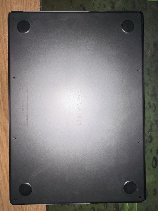 MacBook Pro 14" (2021) M1 Pro | 16GB RAM | 512GB SSD | Accesorii