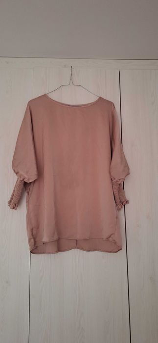 Широка бежова блуза