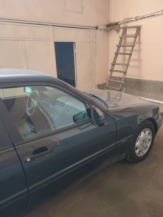 Mercedes-benz c180