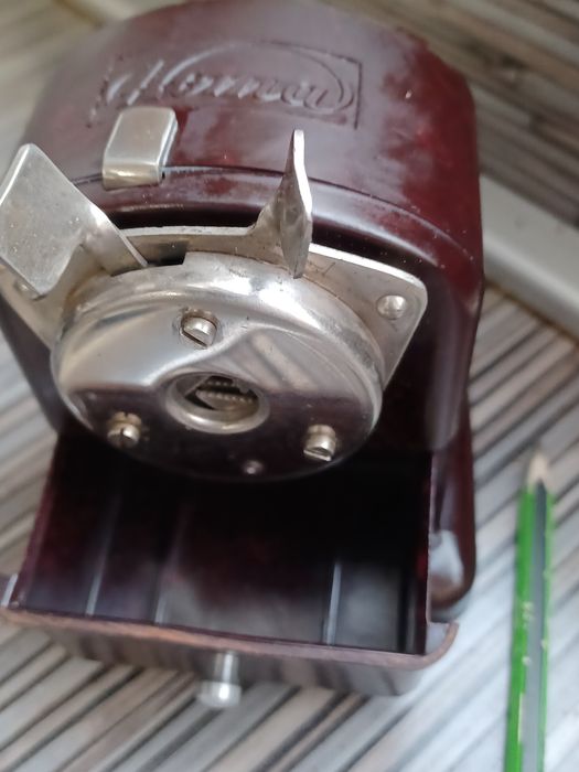 Hema Ретро,бакелитена острилка за моливи,.Настолна