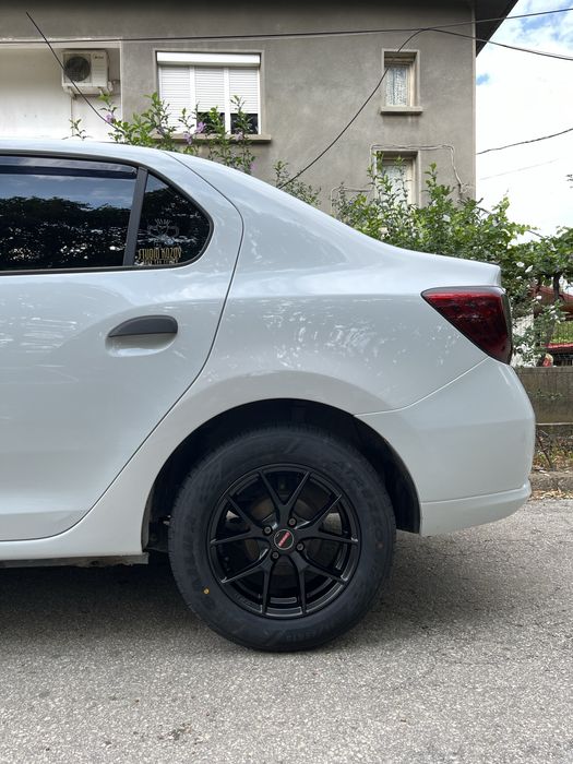 Алуминиеви джанти с гуми