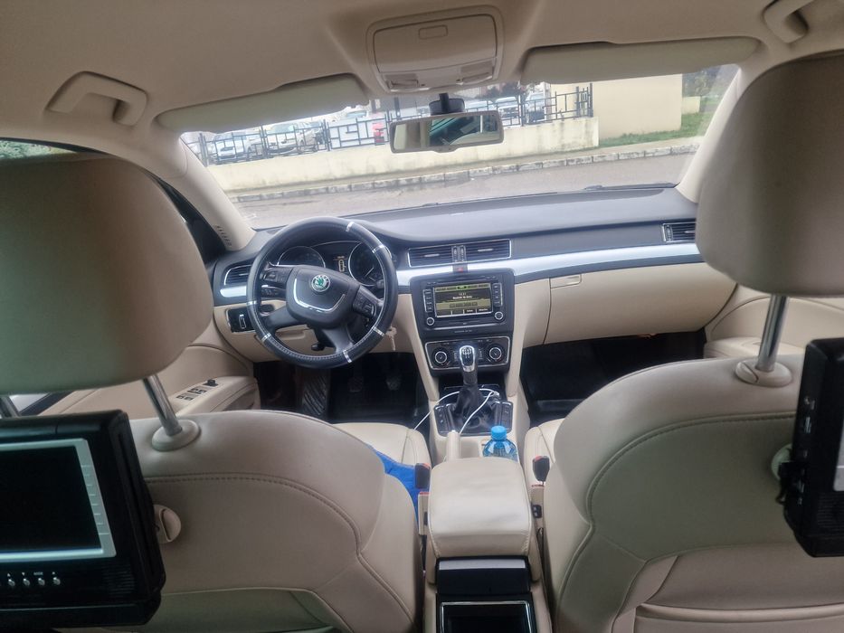 Vind skoda superb 2012 GREEN  Line