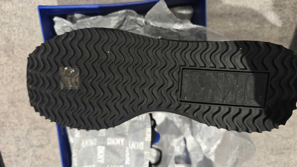 Мужские кроссовки премиального американского бренда DKNY