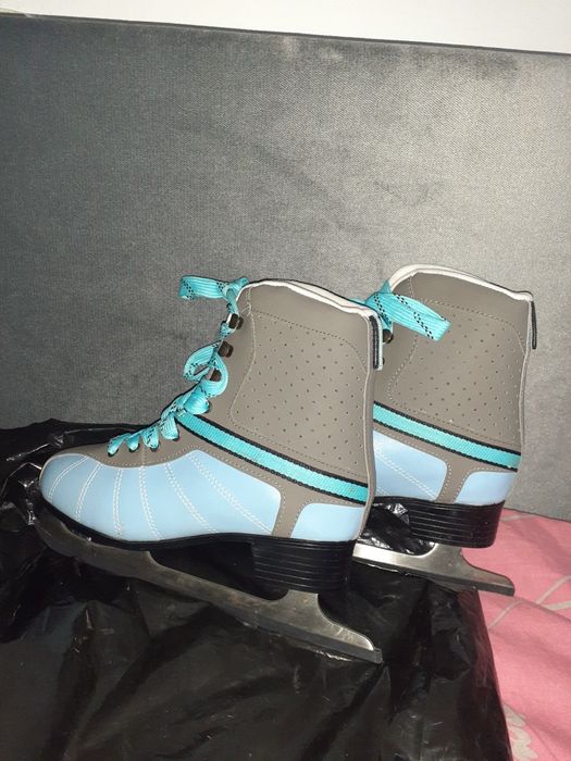 Срочно продам коньки