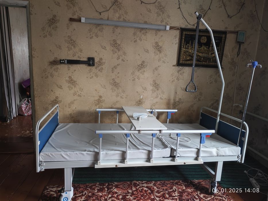 Медицинская кровать