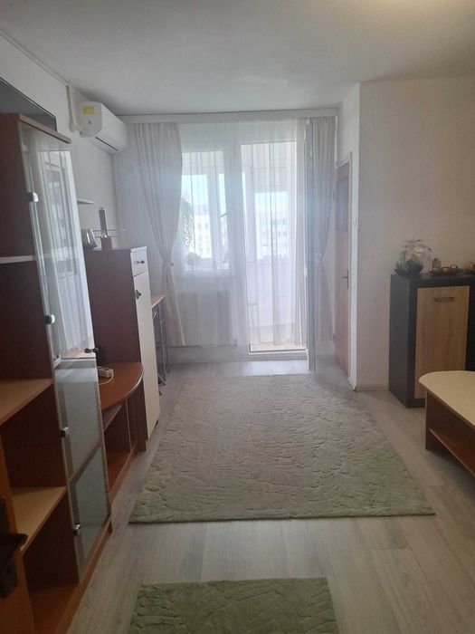 Proprietar inchiriez garsoniera Metrou/Parc Titan