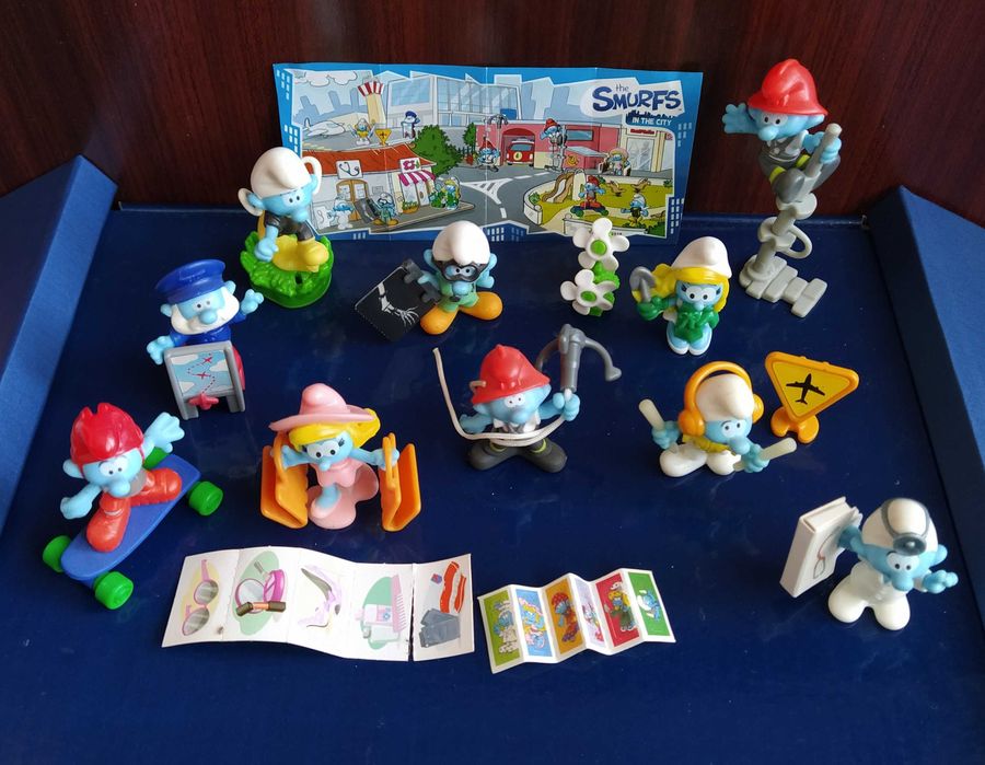 Киндер играчки от серията "Смърфовете в града" от 2018 г.