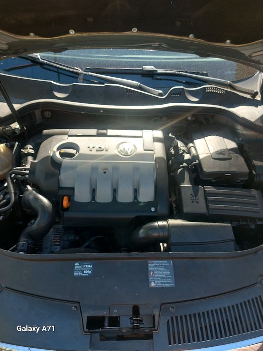 Vând Volkswagen Passat b6