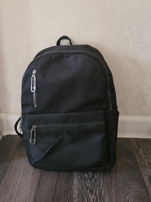 Продам рюкзак из метариала легкие