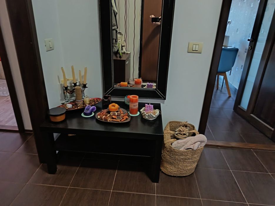 OFERTĂ PACHET COMPLET: 2.000 LEI Negociabil Include tot mobilierul de living + măsuța + masa de dining + cele 6 scaune.