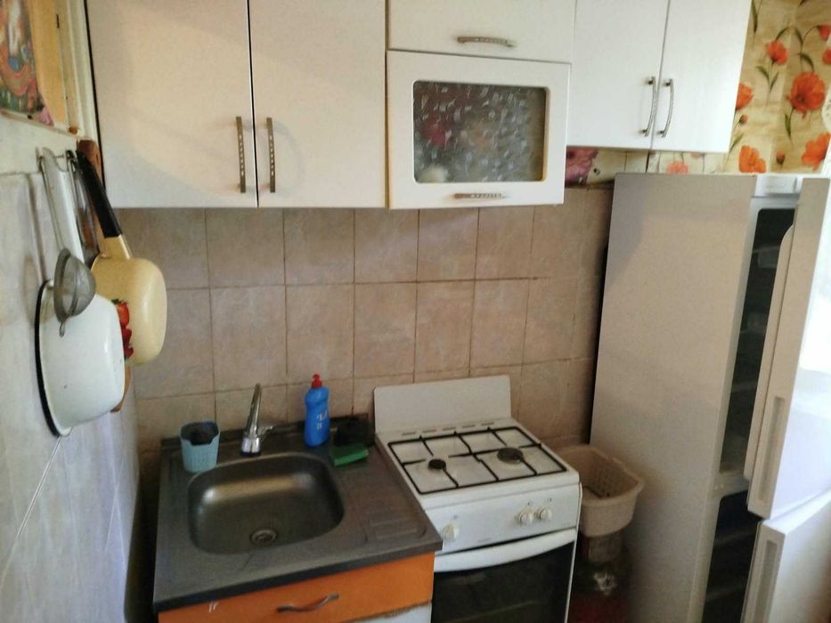 2 комн. кв. в 6 микрорайоне 2 эт. не угловая