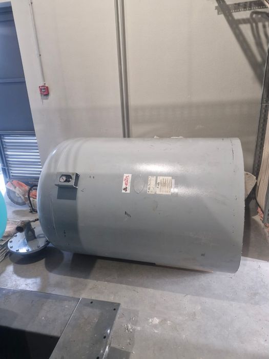 Продам две ёмкости.