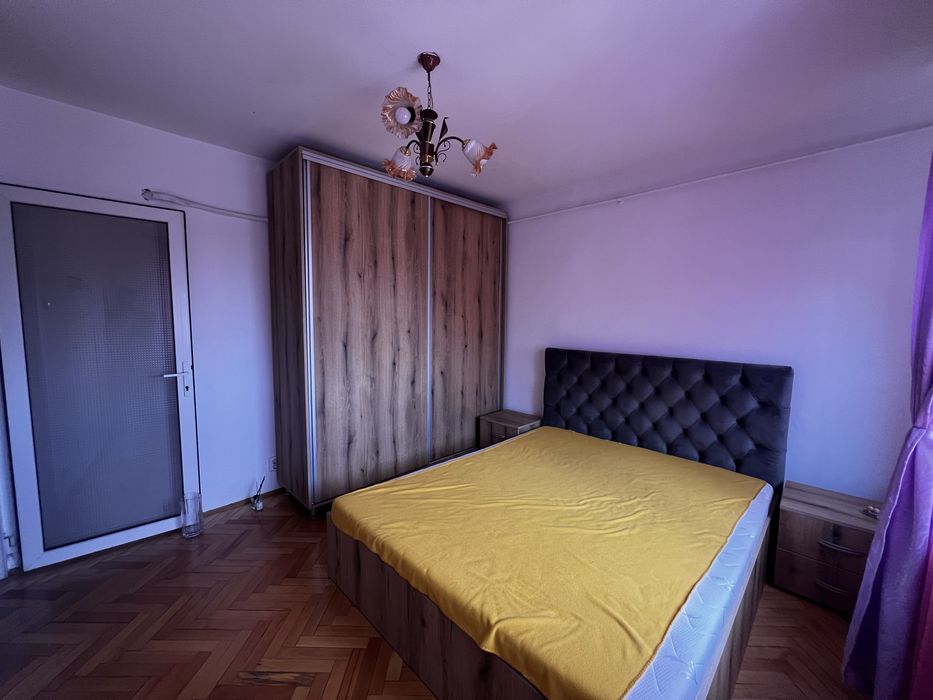 Inchiriez apartament 2 camere decomandat cu centrala Micalaca 300