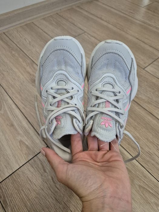 Маратонки за момиче adidas