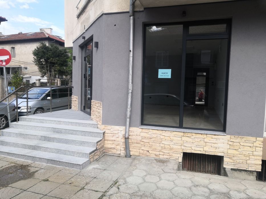 Дава се под наем Магазин в Благоевград, Идеален център - 40 кв.м за 290 € - Снимка #2