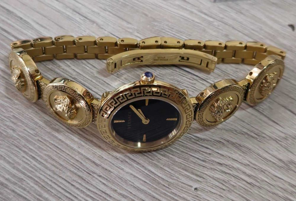 Дамски Часовник Versace Medusa Stud Icon VERF006 18