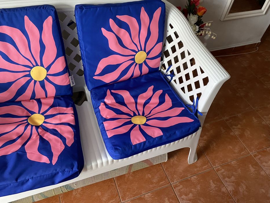 Banca alba hol, gradina