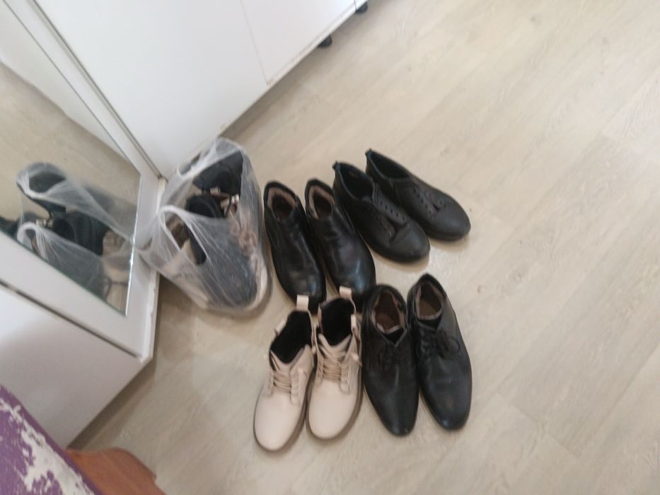 Обувии отдам за шоколадку и колу 2л.