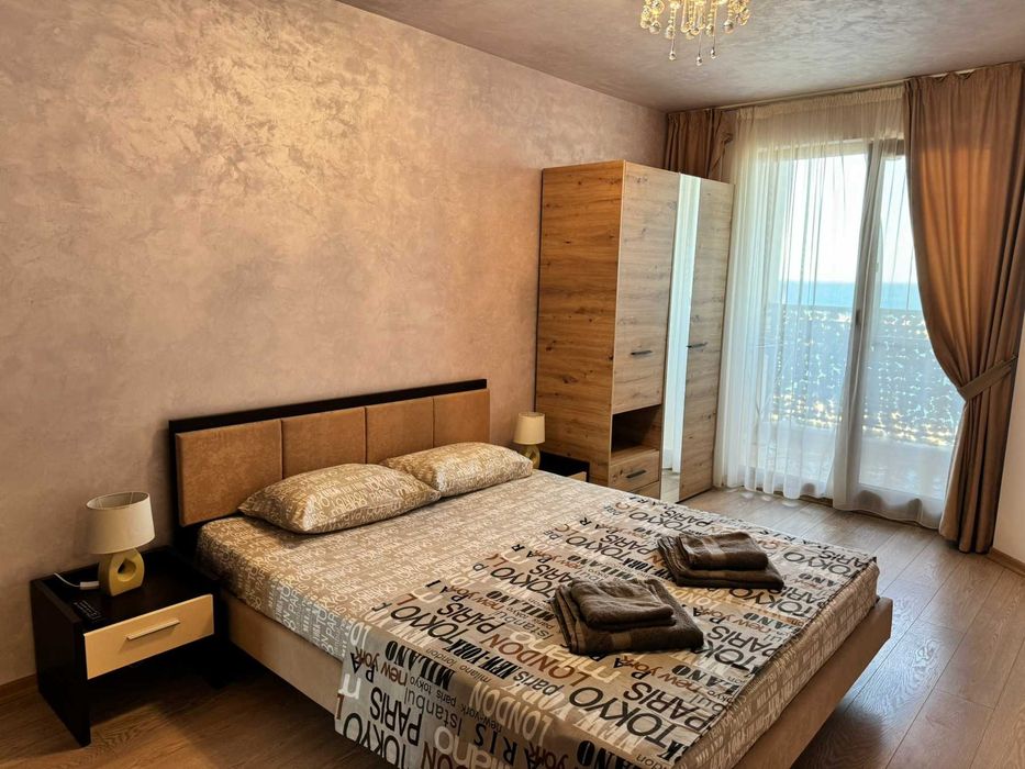 Двустаен апартамент на първа линия море