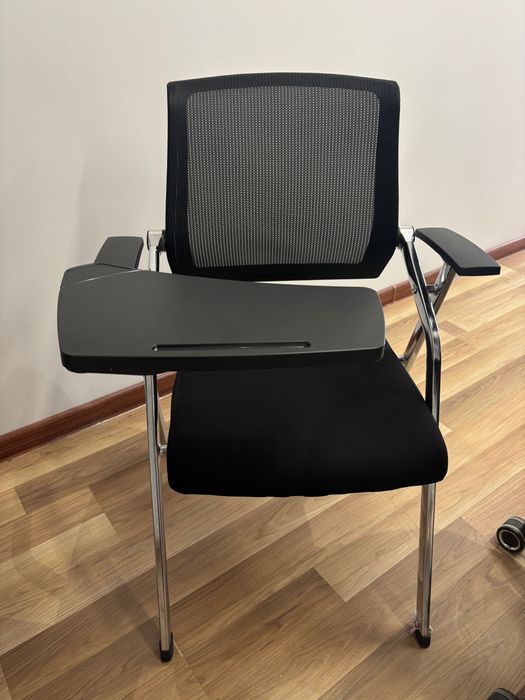 Стулья офисные с подставкой