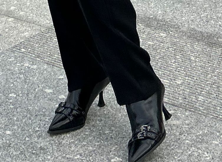 2 Ботильоны черные срочноо