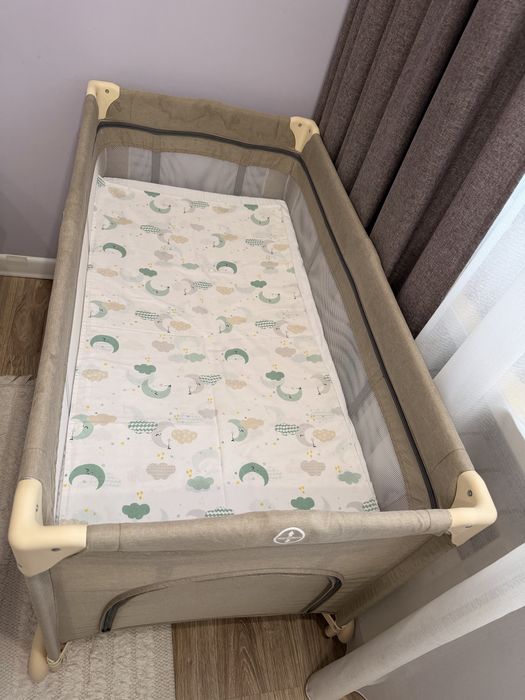 Детский манеж с матрасом