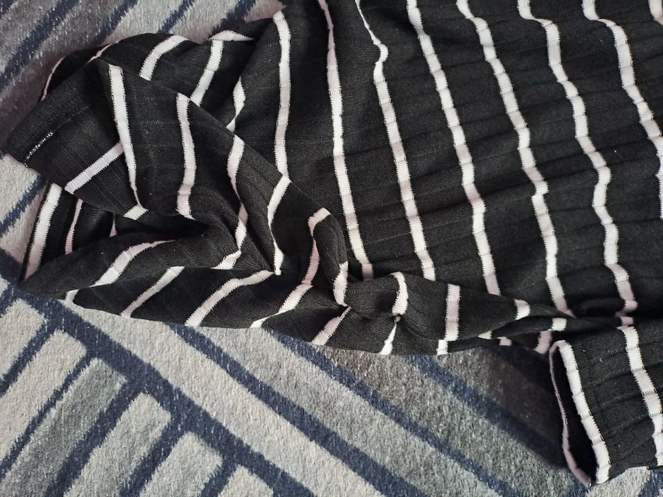 Bluza cu dungi ,noua.