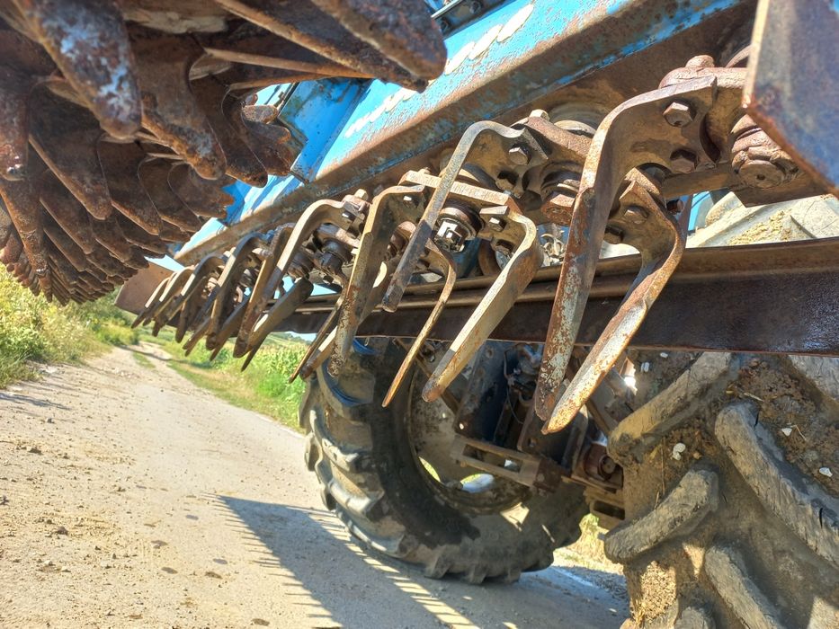 Grapa rotativa Rabewerk freza pamant