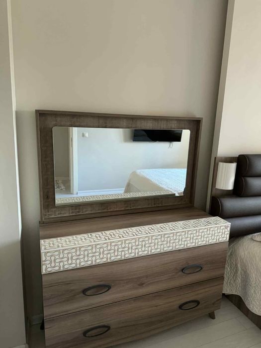 Спалня с матрак нощни шкафчета и скрин 600€