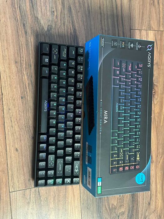 Vand tastatura de gaming