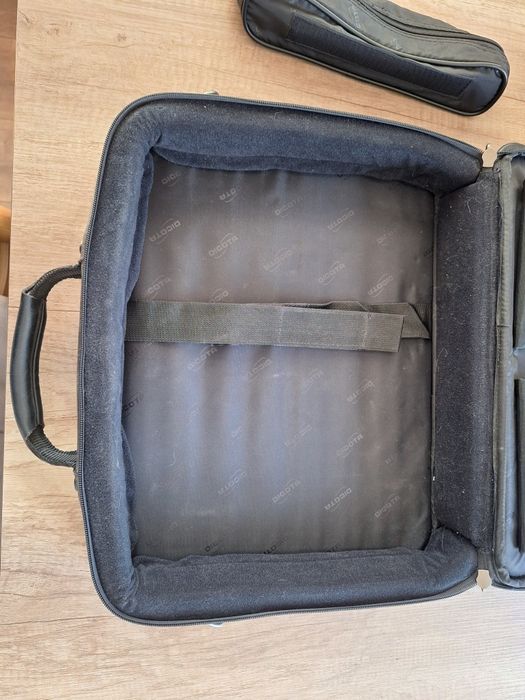 Кожена чанта за лаптоп