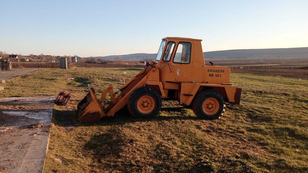Vând încărcător frontal Skaeff SKL 501