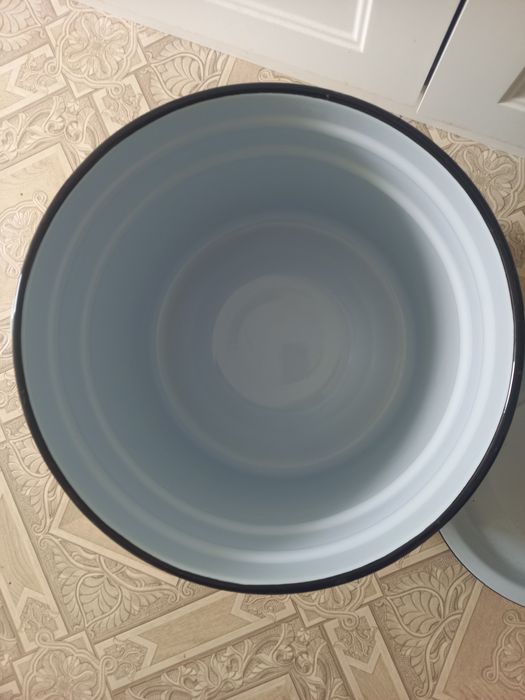 Продам кастрюлю 20л