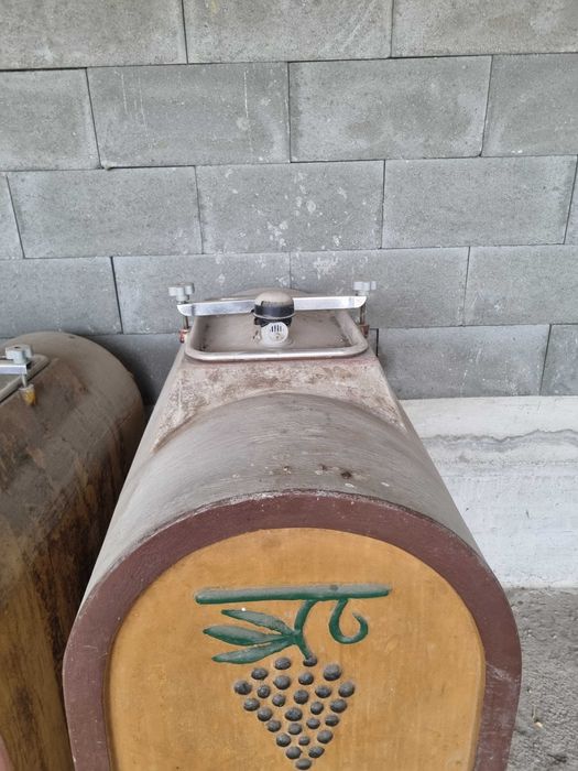 Vand 3 buc butoi pentru vin