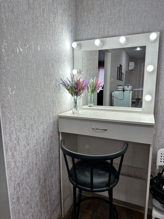 Продам стол и стул для бровиста.