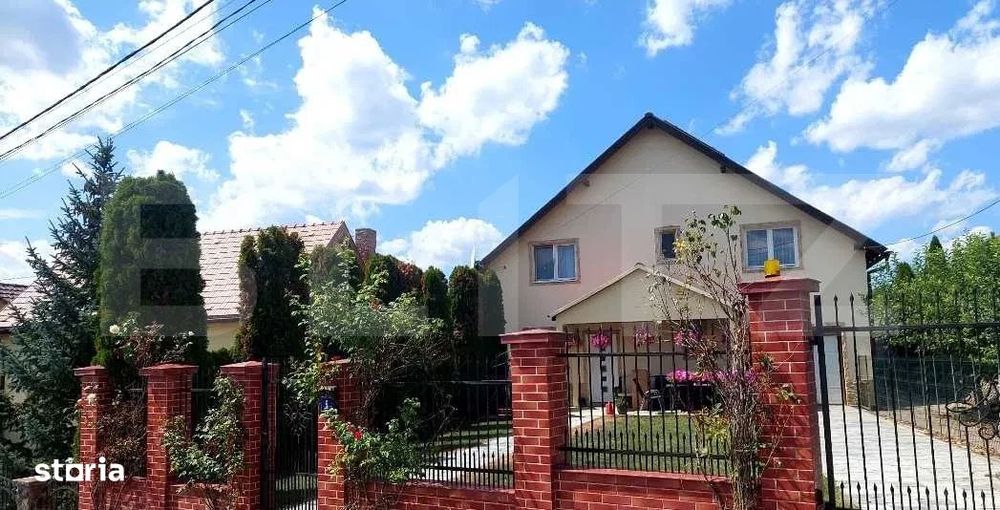 Casa de vanzare, 220 mp, zona Corunca
