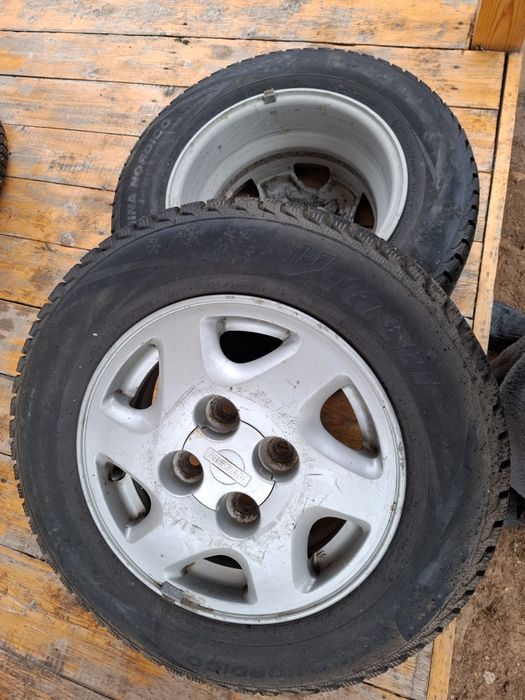 Продам Шины с дисками на Nissan R14