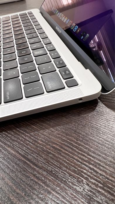 Macbook Air 2020. 8/256gb