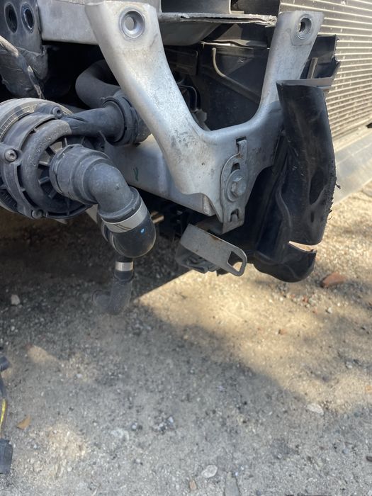 Mercedes w205 предна облицовка ключалка преден капак буфер греда